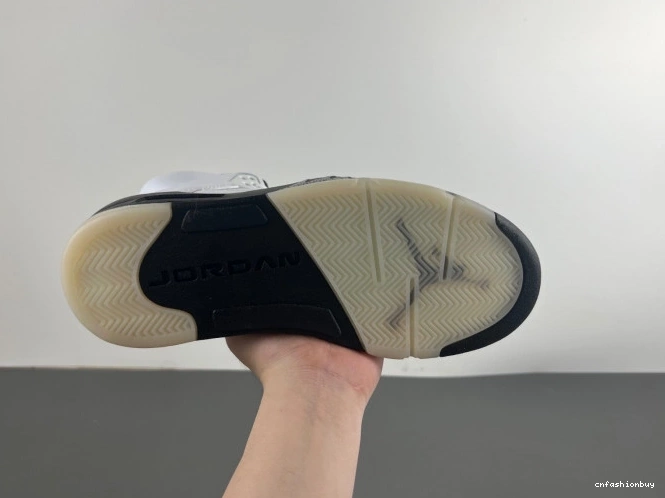 5 JORDAN AIR RETRO DD0587-110 'WHITE BLACK' 1207